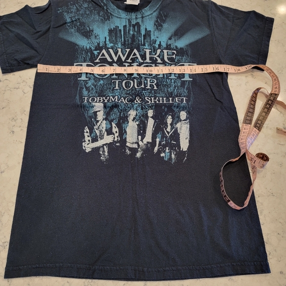 TobyMac & Skillet 2010 Awake Tonight Tour Official Tour Merch Graphic Tee Small - Picture 8 of 10